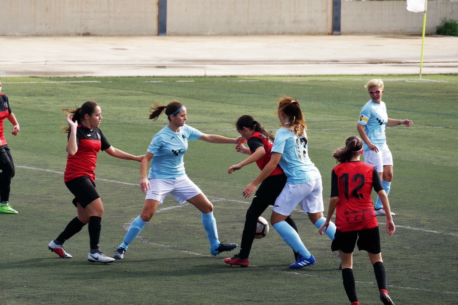 El equipo femenino vence de manera contundente al Loma de Acosta