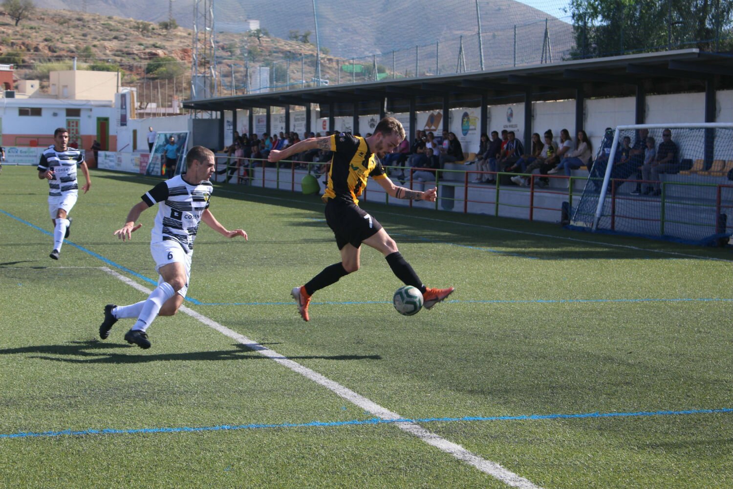 Este domingo comienza en Berja la hora de la verdad para los aurinegros frente al Begíjar