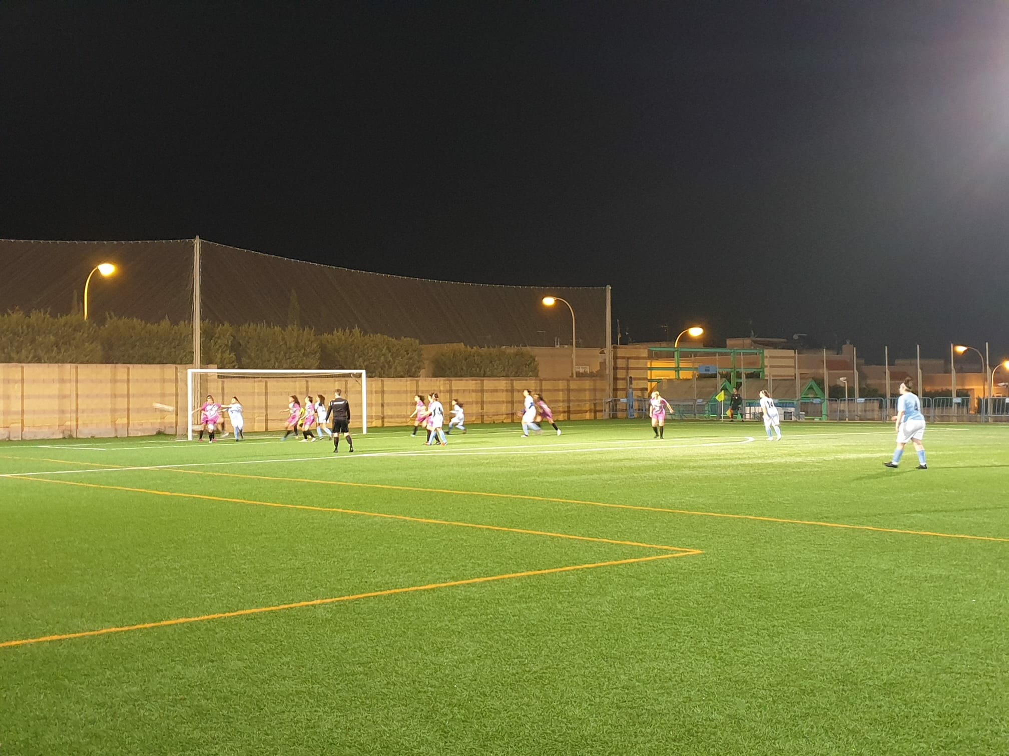 El sénior femenino recibe este domingo al Zapillo Atlético