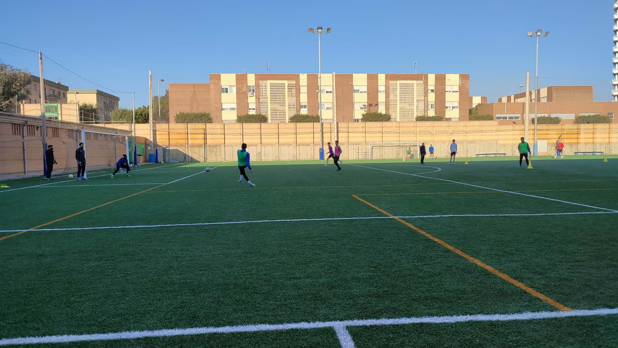 Espadas en todo lo alto en el derbi provincial entre Cantoria y Berja CF