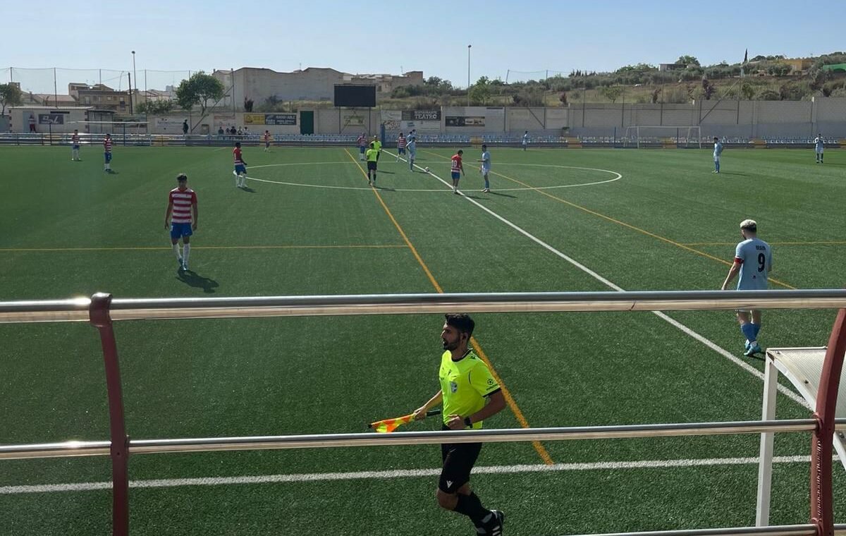 El Juvenil cae en Granada y se complica la temporada